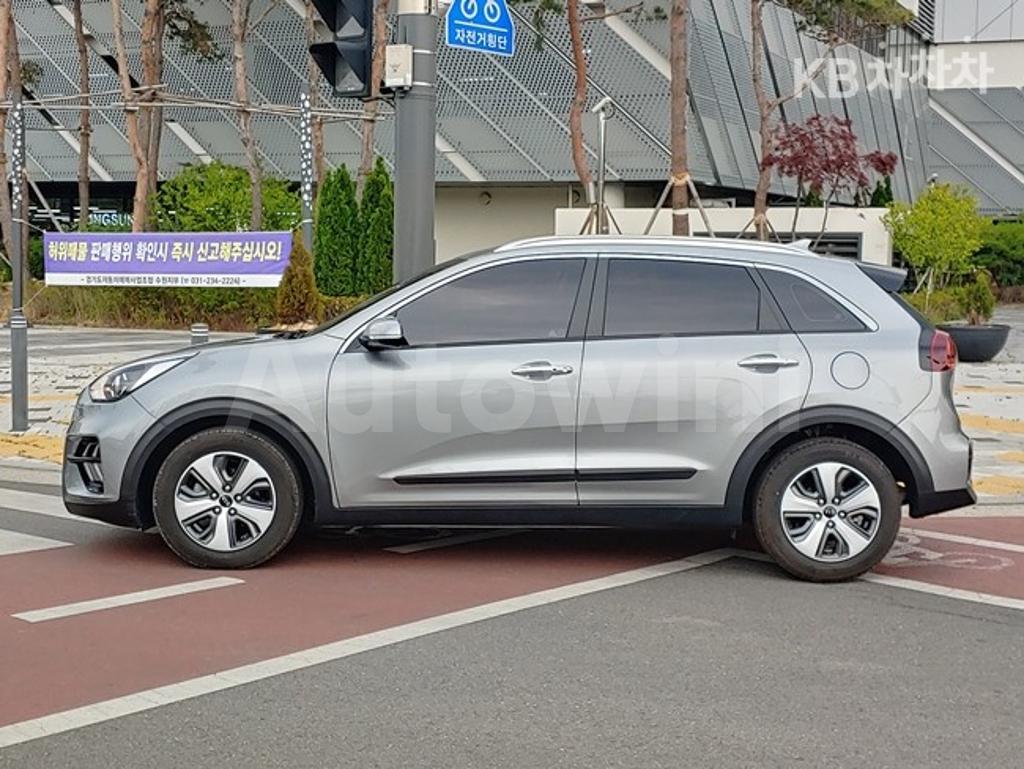 KNACA81CGLA305886 2020 KIA  NIRO 1.6 HEV TRENDY-2