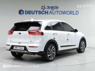 KNACB81CGJA090661 2018 KIA NIRO 1.6 PRESTIGE-1