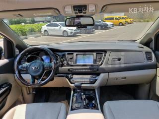 2018 KIA  CARNIVAL SEDONA 9 SEATS 2.2 DIESEL PRESTIGE - 7