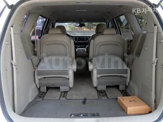 2018 KIA  CARNIVAL SEDONA 9 SEATS 2.2 DIESEL LUXURY - 16
