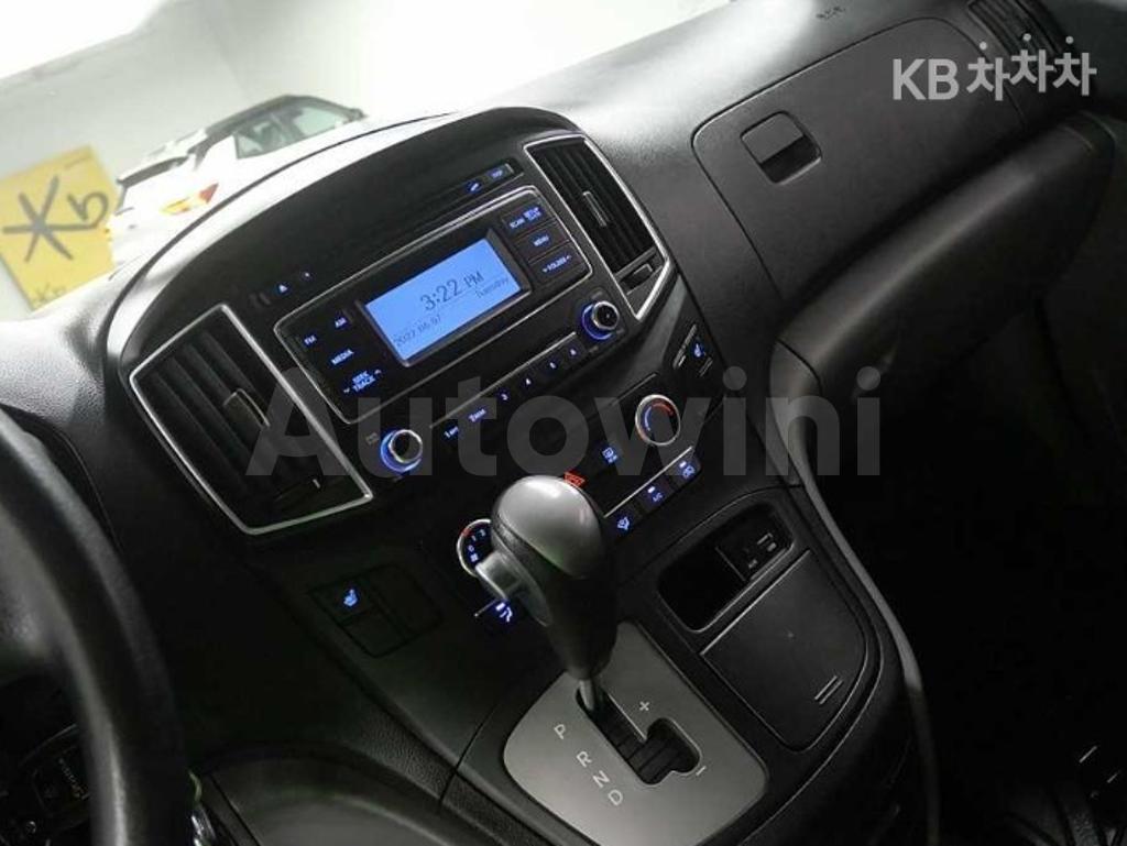 2017 HYUNDAI GRAND STAREX H-1 5 SEATS VAN CVX SMART - 9