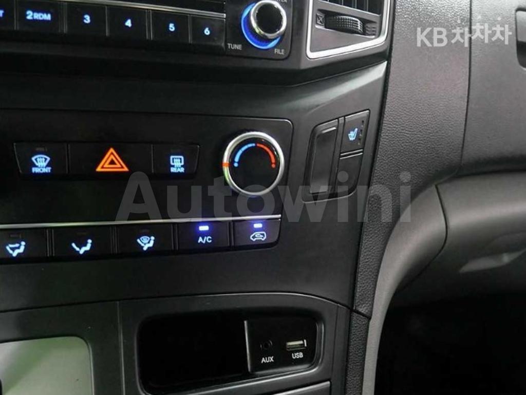 2017 HYUNDAI GRAND STAREX H-1 5 SEATS VAN CVX SMART - 17