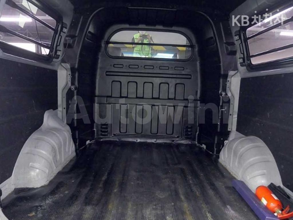 2017 HYUNDAI GRAND STAREX H-1 5 SEATS VAN CVX SMART - 19