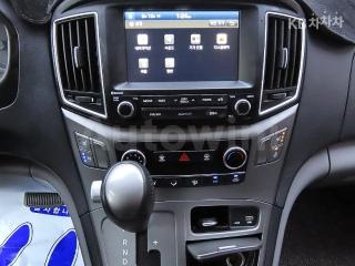 2017 HYUNDAI GRAND STAREX H-1 5 SEATS VAN CVX MORDERN - 17
