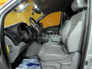 KMFWBX7KBKU005318 2019 HYUNDAI  GRAND STAREX VAN 3 SEATS SMART-5
