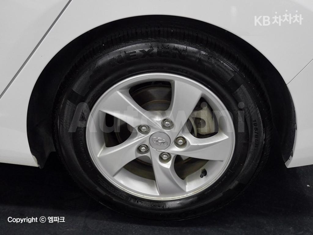 2013 HYUNDAI AVANTE MD ELANTRA M16 GDI SMART - 18