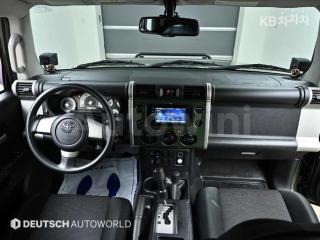 2010 TOYOTA FJ CRUISER 4WD V6 - 7