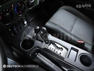 2010 TOYOTA FJ CRUISER 4WD V6 - 9