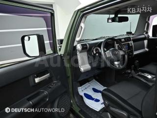 2010 TOYOTA FJ CRUISER 4WD V6 - 11