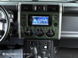2010 TOYOTA FJ CRUISER 4WD V6 - 14