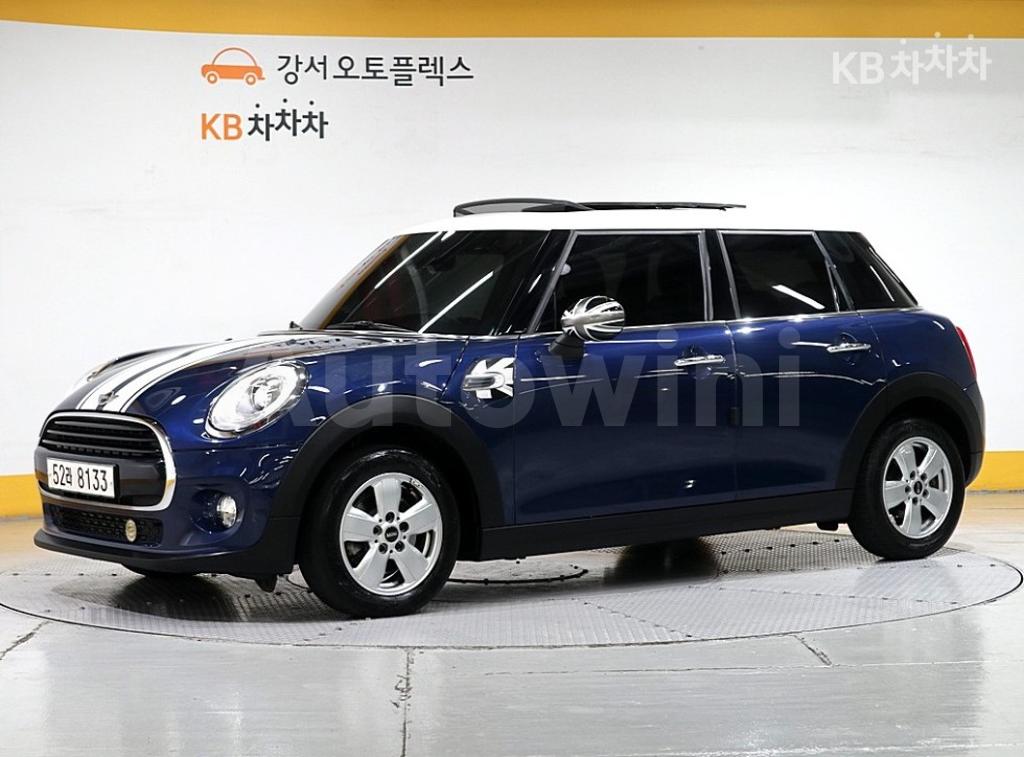 WMWXT3108J2G00776 2018 MINI COOPER 5DOORS D 1.5 미드트림-0