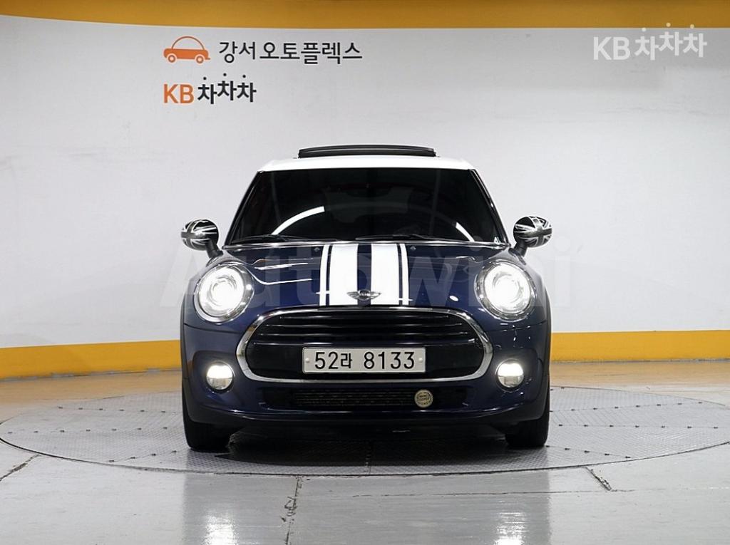 WMWXT3108J2G00776 2018 MINI COOPER 5DOORS D 1.5 미드트림-1