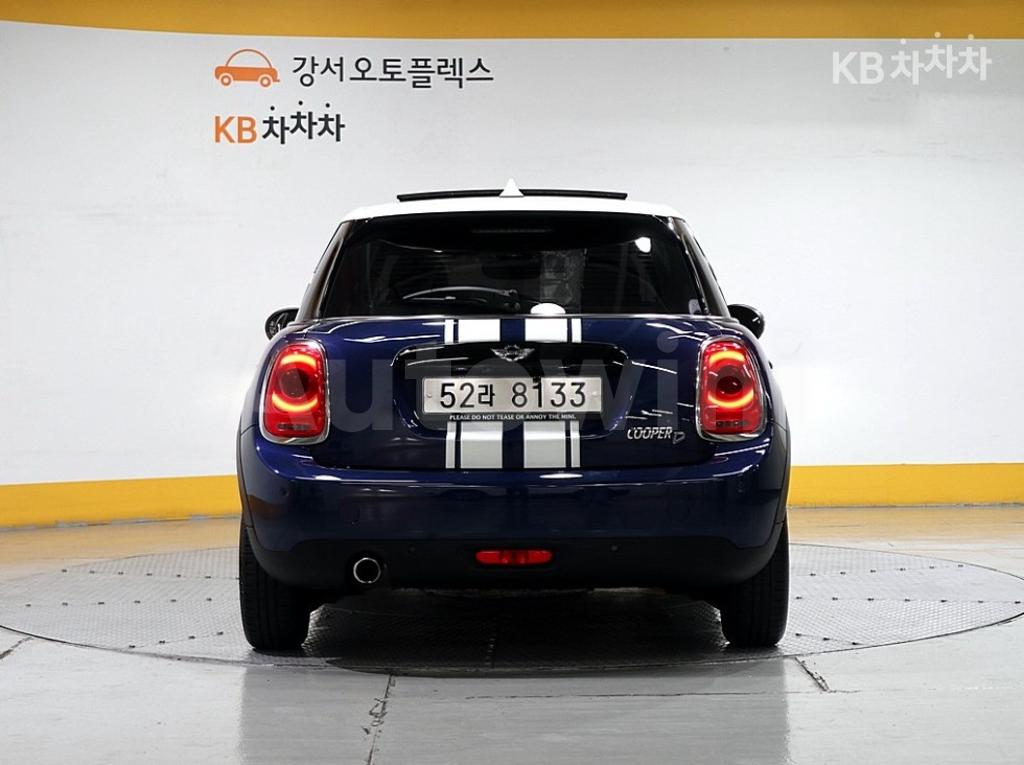 WMWXT3108J2G00776 2018 MINI COOPER 5DOORS D 1.5 미드트림-3
