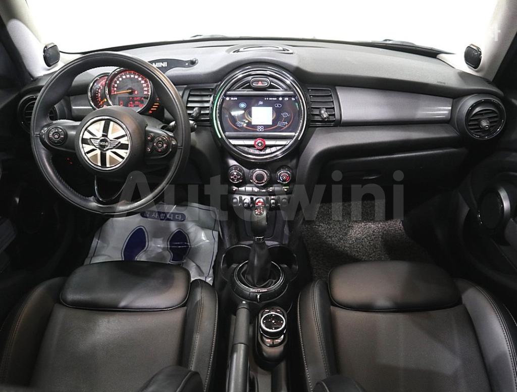 WMWXT3108J2G00776 2018 MINI COOPER 5DOORS D 1.5 미드트림-4