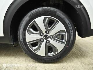 KNACA81CGJA126421 2018 KIA NIRO 1.6 LUXURY-4