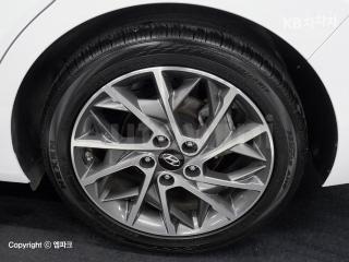 2020 HYUNDAI  AVANTE ELANTRA 1.6 GDI SMART BASIC - 18