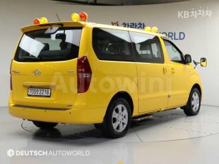 KMJWA37KDHU870191 2017 HYUNDAI GRAND STAREX H-1 CHILD PROTECTIVE VEHICLE 4WD MORDERN-1