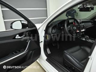 2018 KIA STINGER 2.0 TURBO 4WD PLATINUM - 11