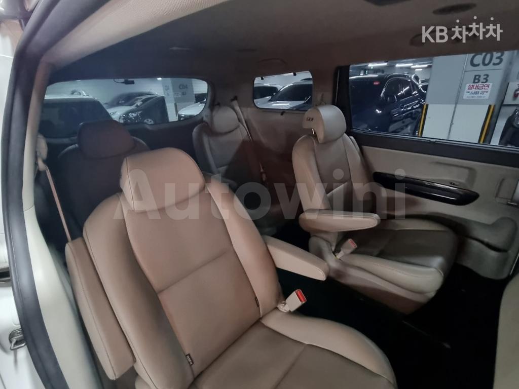 2017 KIA  CARNIVAL SEDONA 9 SEATS 2.2 DIESEL PRESTIGE - 18