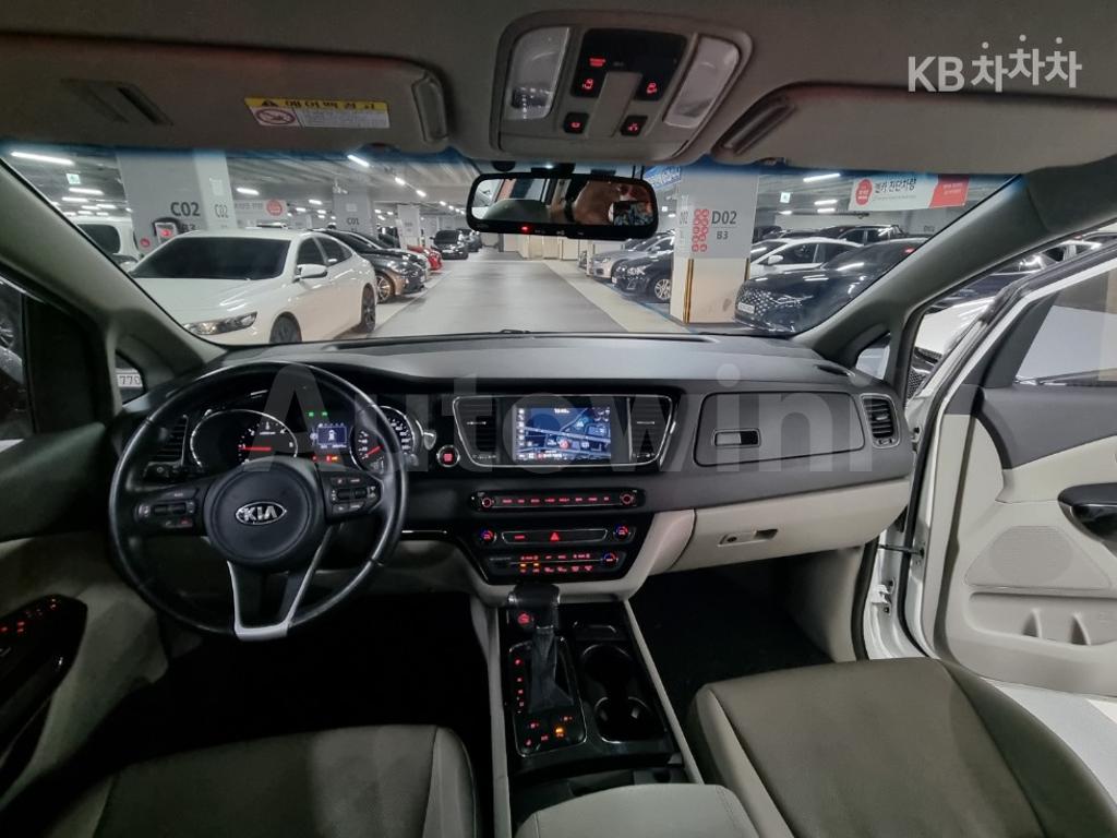 2017 KIA  CARNIVAL SEDONA 9 SEATS 2.2 DIESEL PRESTIGE - 7
