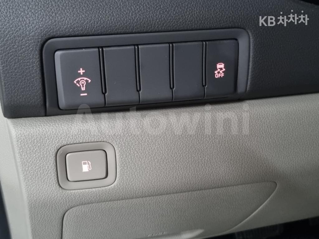 2017 KIA  CARNIVAL SEDONA 9 SEATS 2.2 DIESEL PRESTIGE - 10