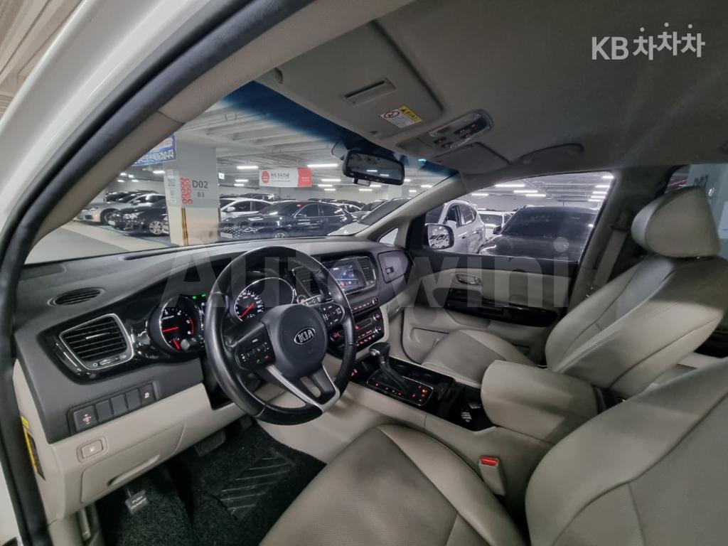 2017 KIA  CARNIVAL SEDONA 9 SEATS 2.2 DIESEL PRESTIGE - 11