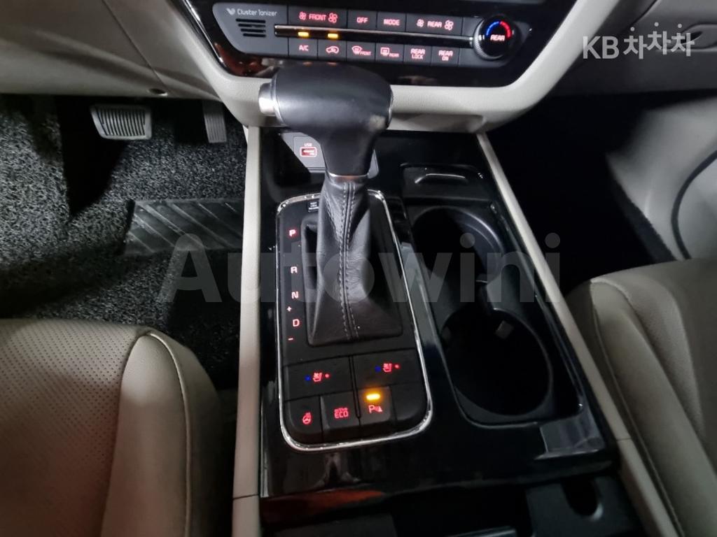 2017 KIA  CARNIVAL SEDONA 9 SEATS 2.2 DIESEL PRESTIGE - 14