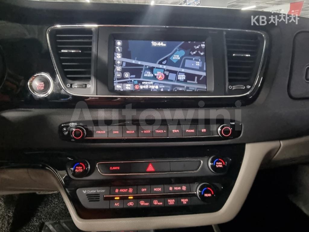 2017 KIA  CARNIVAL SEDONA 9 SEATS 2.2 DIESEL PRESTIGE - 15