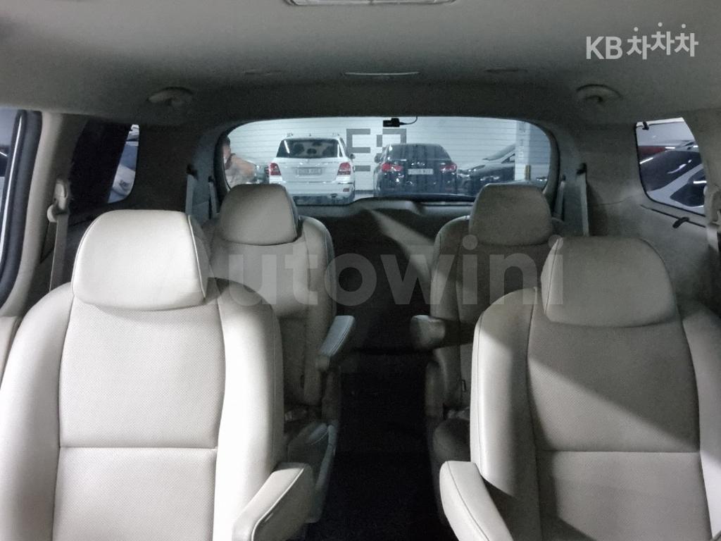 2017 KIA  CARNIVAL SEDONA 9 SEATS 2.2 DIESEL PRESTIGE - 17