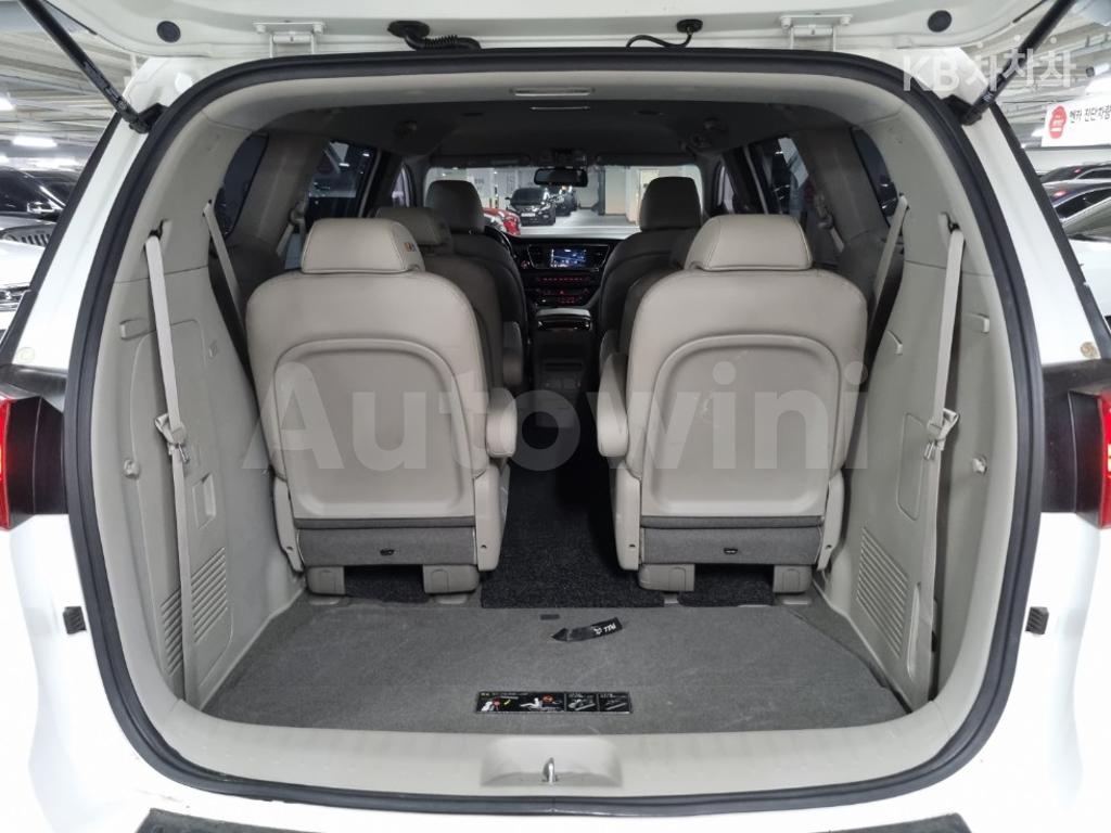 2017 KIA  CARNIVAL SEDONA 9 SEATS 2.2 DIESEL PRESTIGE - 19