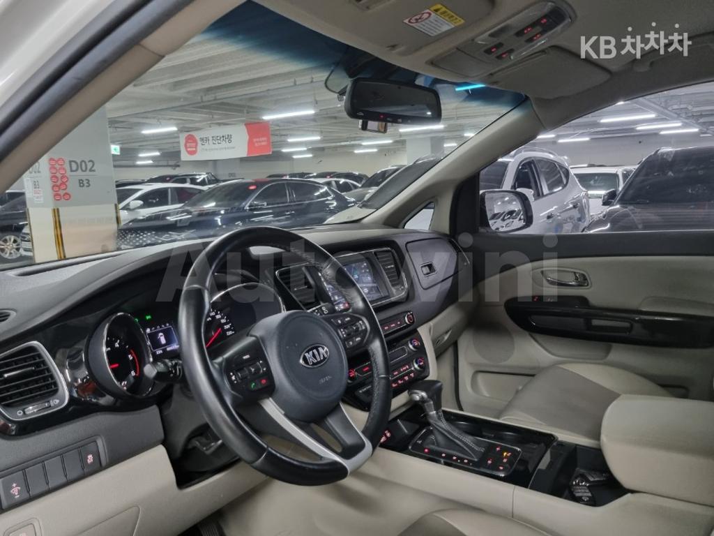 2017 KIA  CARNIVAL SEDONA 9 SEATS 2.2 DIESEL PRESTIGE - 20