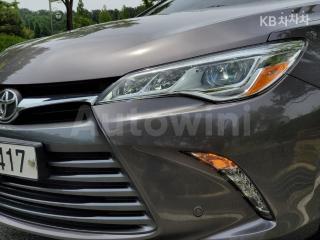 2015 TOYOTA CAMRY XLE - 11