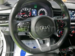 2018 KIA STONIC GASOLINE 1.4 MPI PRESTIGE - 8