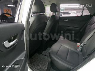 2018 KIA STONIC GASOLINE 1.4 MPI PRESTIGE - 11
