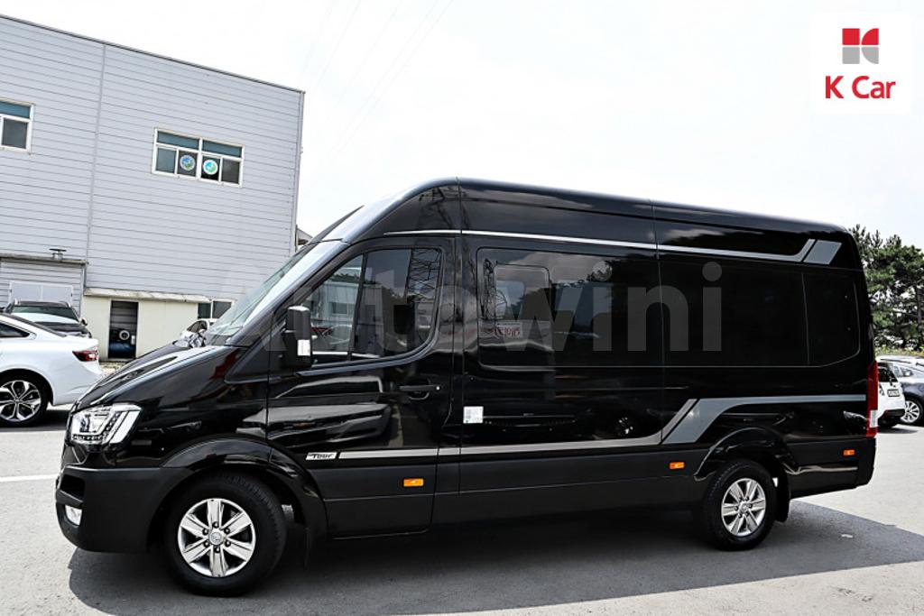 KMJUK17RPJC001857 2018 HYUNDAI SOLATI 11 SEATS-1