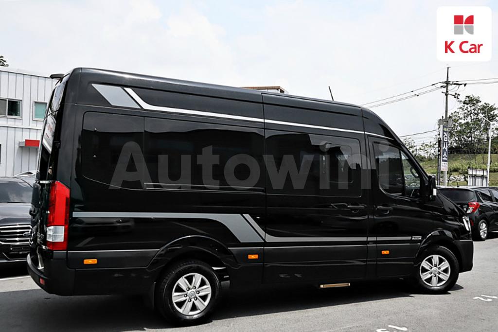 KMJUK17RPJC001857 2018 HYUNDAI SOLATI 11 SEATS-2