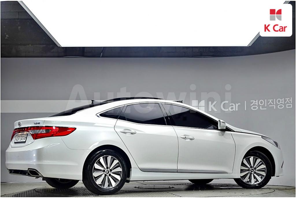 KMHFG413BGA026351 2016 HYUNDAI GRANDEUR HG AZERA PREMIUM-2