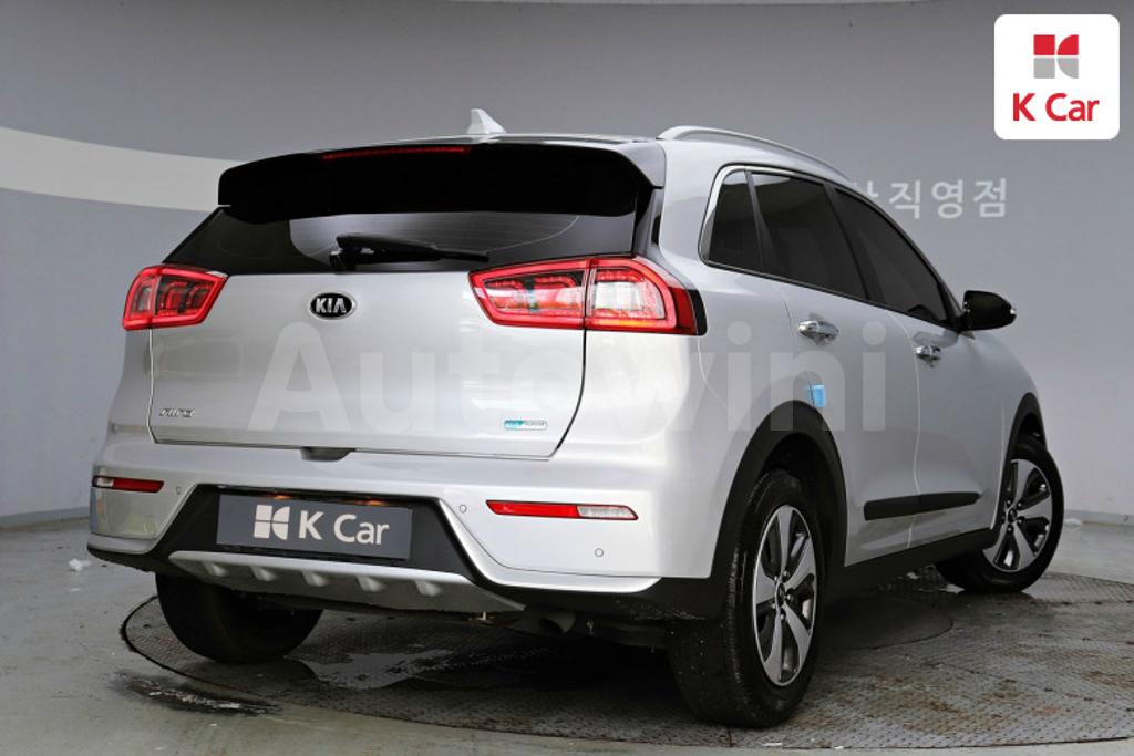 KNACC81CGHA019670 2017 KIA NIRO NOBLESSE-1