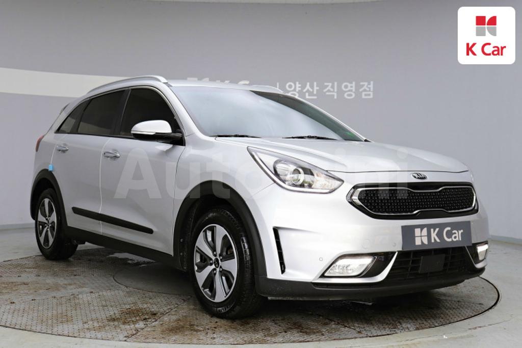 KNACC81CGHA019670 2017 KIA NIRO NOBLESSE-2