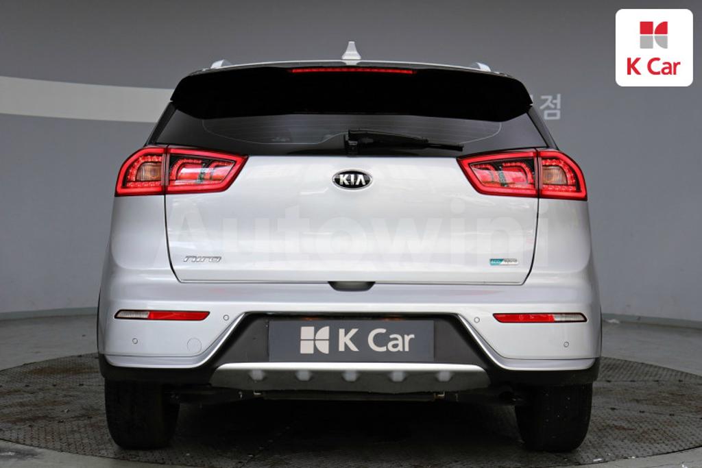 KNACC81CGHA019670 2017 KIA NIRO NOBLESSE-3