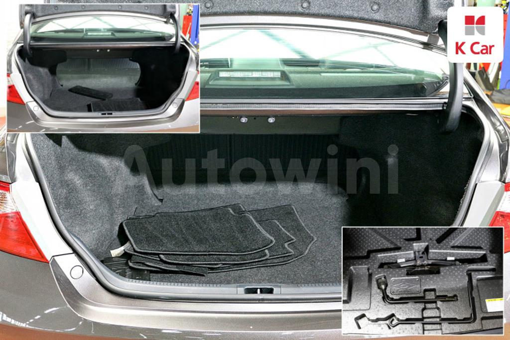 2016 TOYOTA  CAMRY 2.5 XLE - 18