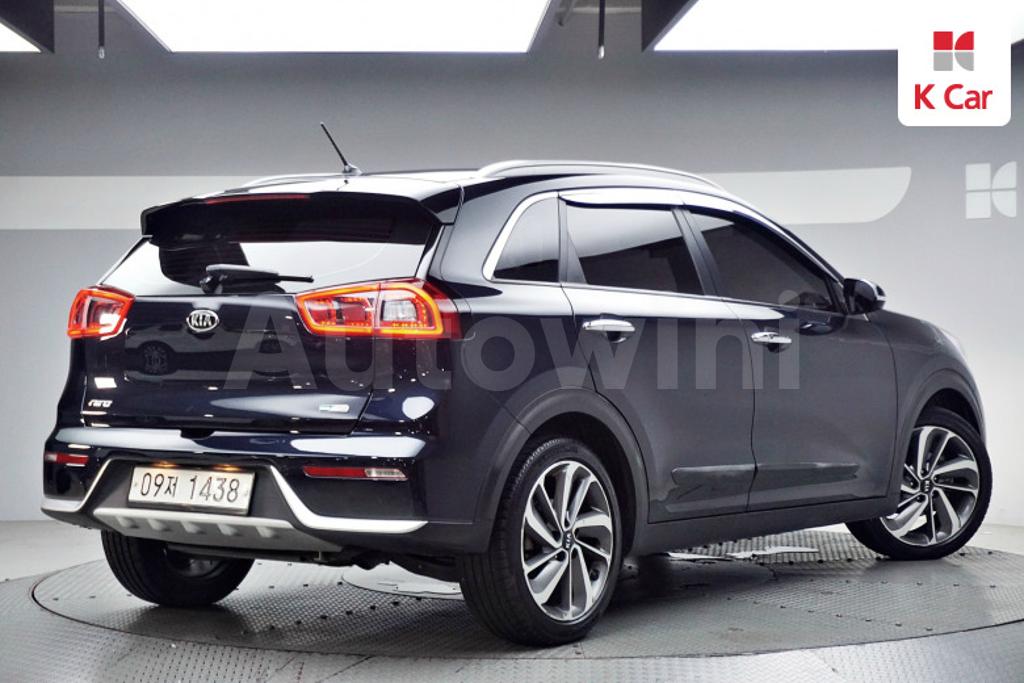 KNACB81CGHA068040 2017 KIA NIRO PRESTIGE-1