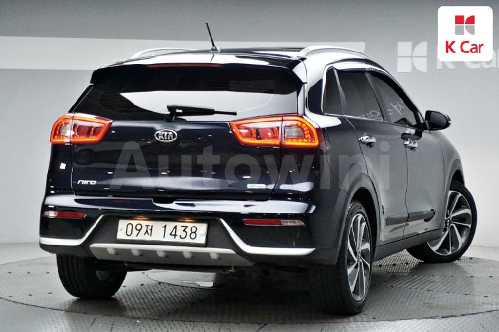 KNACB81CGHA068040 2017 KIA NIRO PRESTIGE-3
