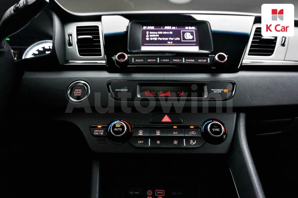 2017 KIA NIRO PRESTIGE - 11