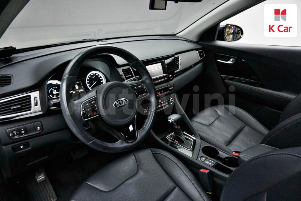 2017 KIA NIRO PRESTIGE - 13