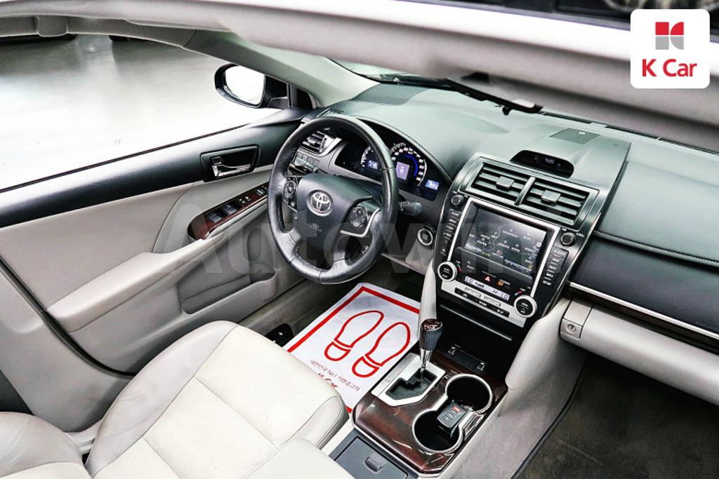 2012 TOYOTA  CAMRY 2.5 XLE - 8