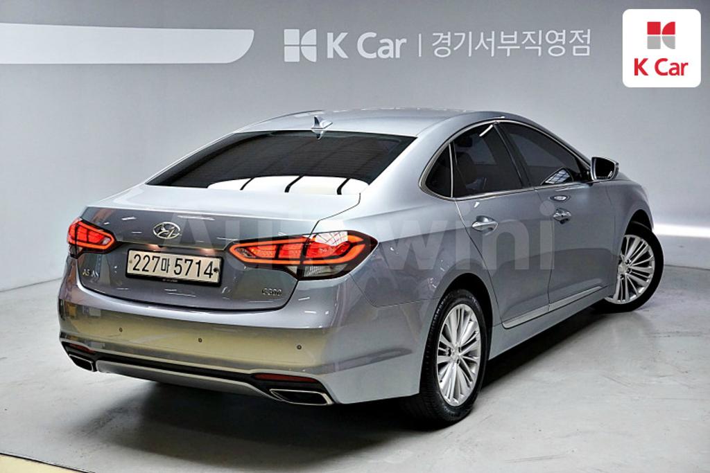 KMHFM411BFA003942 2015 HYUNDAI ASLAN G300 MORDERN-3
