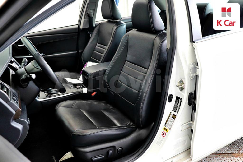 2016 TOYOTA  CAMRY 2.5 XLE - 8