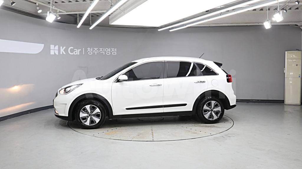KNACB81CGJA219039 2018 KIA NIRO PRESTIGE-3
