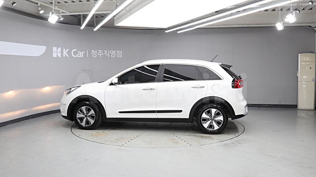 KNACB81CGJA219039 2018 KIA NIRO PRESTIGE-4